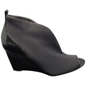 Bandolino Wedges Heels Womens Size 6M Black Peep Toe Plunge Cut Comfort Slip‎ On